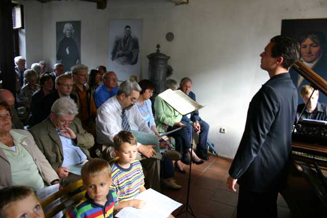 Tenor Philipp Hoferichter und Pianist Oliver Drechsel  mit Schumann/Heines "Dichterliebe" in Haus Eller.